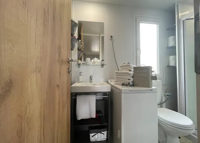 Διαμέρισμα Ahoi House 7 *